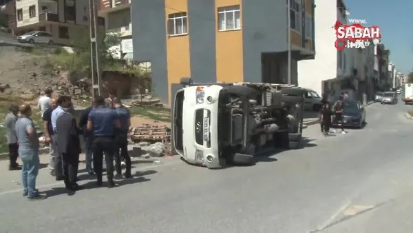 Arnavutköy’de taş yüklü kamyonet yan yattı | Video