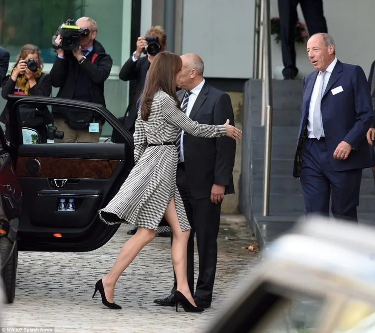 Kate Middleton Ralph Lauren elbisesiyle göz kamaştırdı