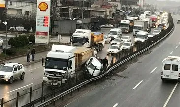 Şile Yolu Taşdelen Mevkii’nde bir hafriyat kamyonu iki aracı ezdi
