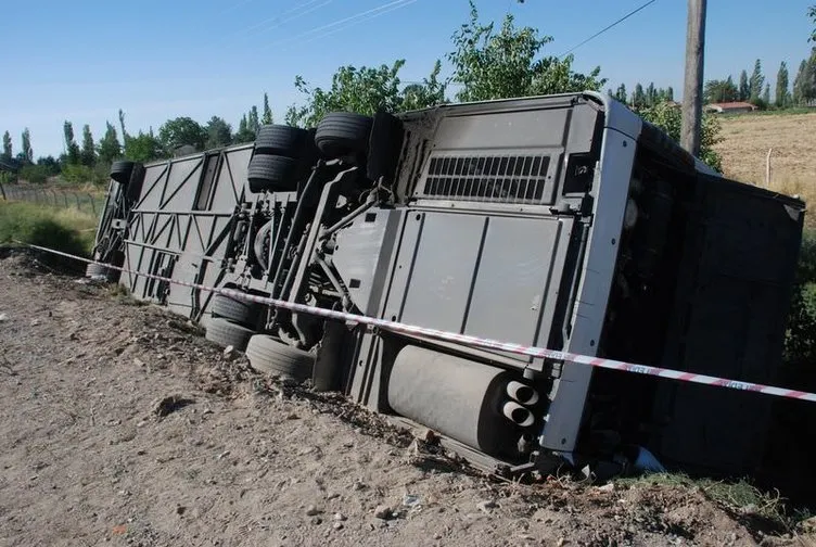 Aksaray’da yolcu otobüsü devrildi