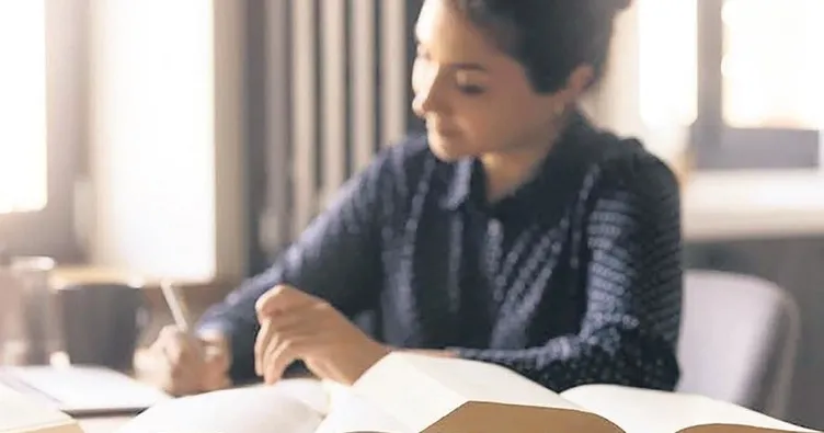 Tezlerde dil şartı esnedi