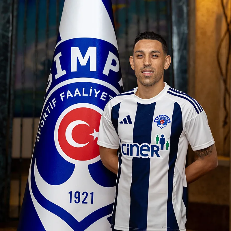 Süper Lig’de transferler peş peşe açıklandı! İşte atılan tüm imzalar...