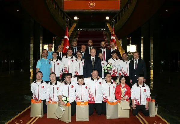 Cumhurbaşkanı Erdoğan down sendromlu sporcuları kabul etti