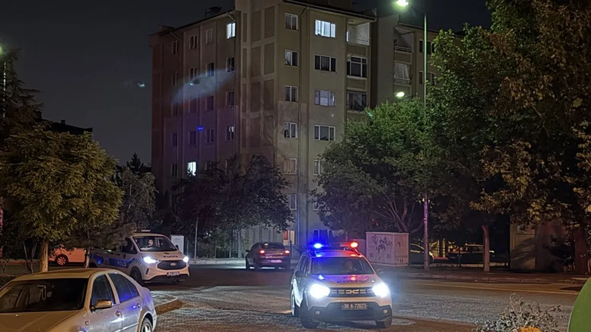 Kayseri'de 3. kattan düşen çocuğun bulunduğu apartman