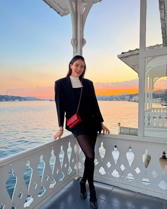 25’lik voleybolcu güzelliğiyle ortalığı çatlattı... Zehra Güneş’in ayna pozları ortalığı yıkıp geçti! Her geçen gün daha da büyüleyici