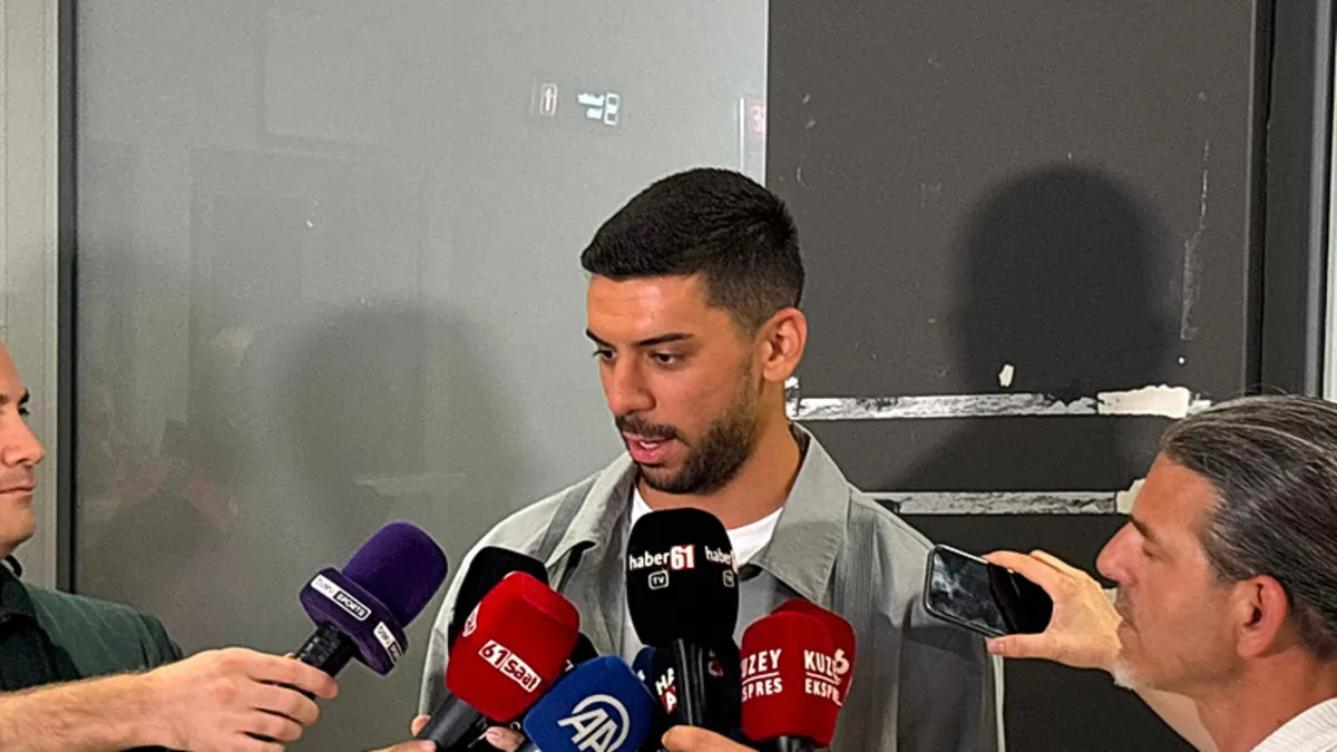 Trabzonspor’un yeni transferi Cenk Özkaçar: Böylesine bir futbol kültürünün parçası olmak gurur verici Trabzonspor’un yeni transferi Cenk Özkaçar: Böylesine bir futbol kültürünün parçası olmak gurur verici