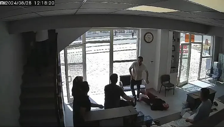 Eczanede korkunç olay: Bıçağı karısına saplamaya başladı! Sebebi...