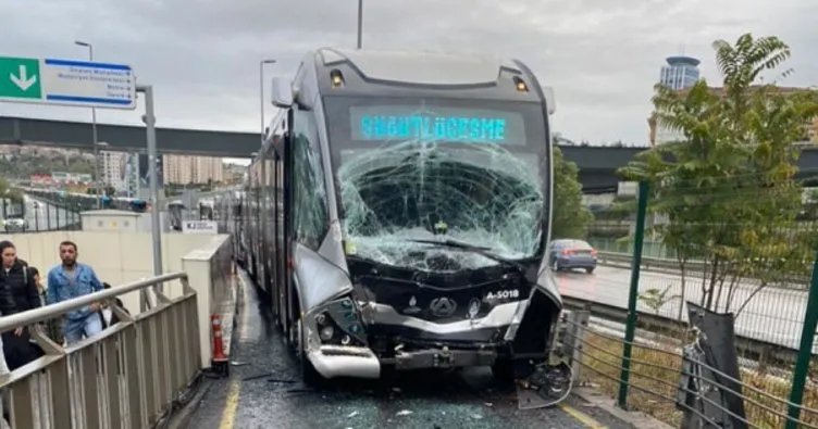 Son dakika: Uzunçayır’da metrobüs kaza yaptı!