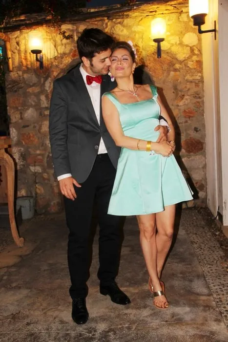 Ünlü oyuncu Seray Sever, 24 saat içerisinde hem nişan hem düğün yaptı