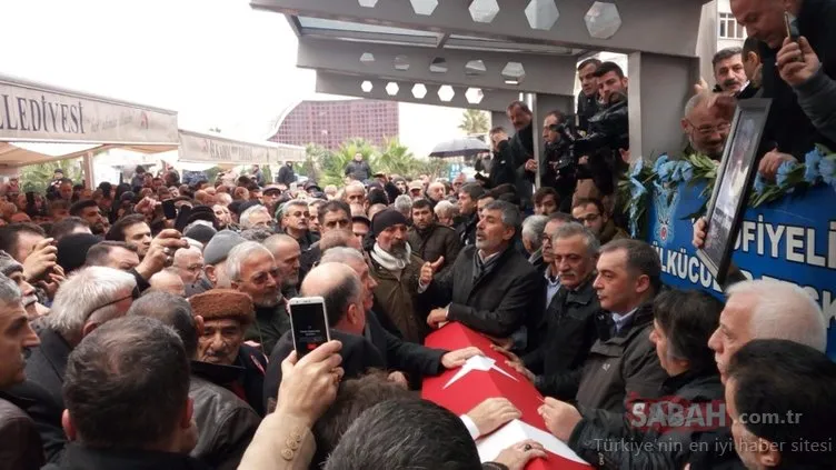 Ozan Arif'in cenazesi evine getirilip, helallik alındı