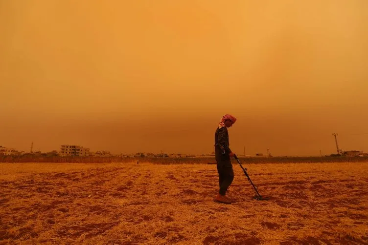 Suriye’de panik! Kıyamet toz bulutu 4 can aldı, Türkiye’ye gelip gelmeyeceği merak konusu oldu
