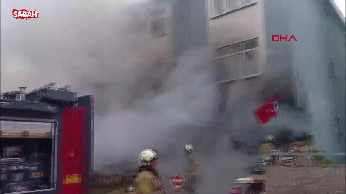 Çekmeköy'de 3 katlı binada yangın | Video videosunu izle | Son Dakika Haberleri