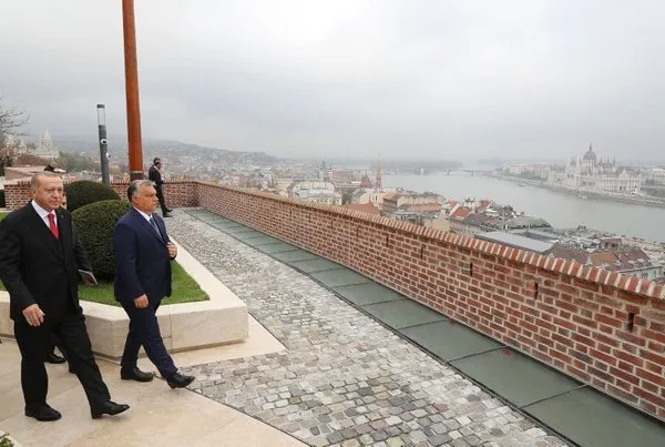 Başkan Erdoğan Macaristan'da! Macaristan Cumhurbaşkanı Janos Ader ile görüştü