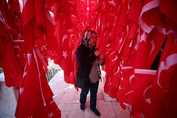 Bayraklı Baba Türbesi etkileyici hikayesiyle ilgi görüyor