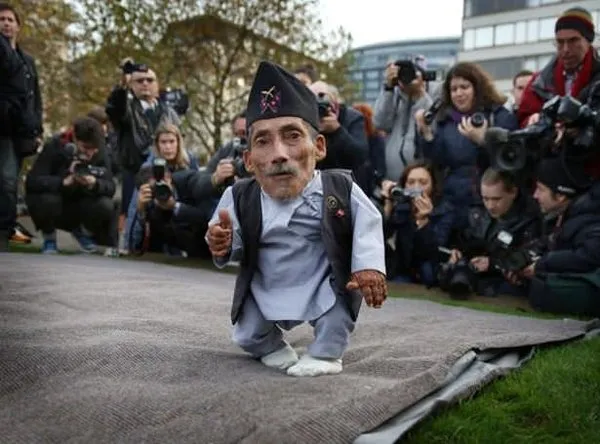 Dünyanın en kısa adamı yaşamını yitirdi