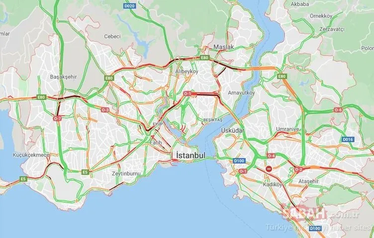 İstanbul’da sağanak yağış hayatı ve trafiği olumsuz etkiliyor! Yoğunluğu yüzde 81’lere ulaştı...