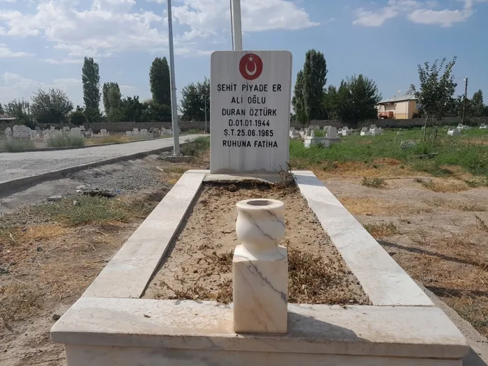 sabah-gundeme-getirdi-59-yillik-hasret-bitti-sehit-babasinin-mezarini-buldu-1692765500800.jpg SABAH gündeme getirdi, 59 yıllık hasret bitti! Şehit babasının mezarını buldu