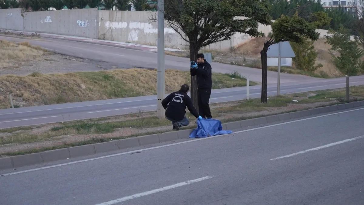 Yolun karşısına geçmeye çalışan yaya hayatını kaybetti Yolun karşısına geçmeye çalışan yaya hayatını kaybetti