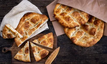 Ramazan pidesi tarifi: Ustalara taş çıkaracaksınız! Sıcacık çıtır çıtır kabaran bir lezzet...