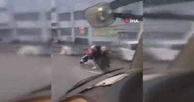 Bursa’da trafikte tehlikeli yolculuk kamerada... Motosiklete 1’i bebek 5 kişi bindi