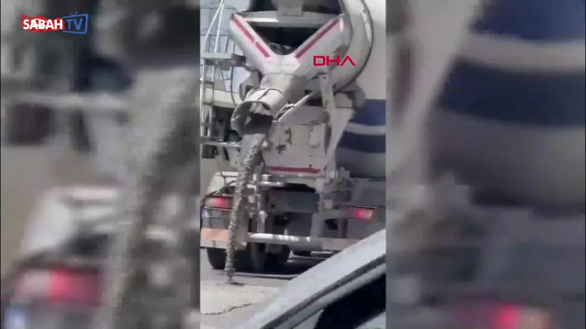 Yola beton döktü! Sürücüye işlem yapılırken mikser aracı trafikten men edildi: O anlar kamerada videosunu izle Yola beton döktü! Sürücüye işlem yapılırken mikser aracı trafikten men edildi: O anlar kamerada videosunu izle