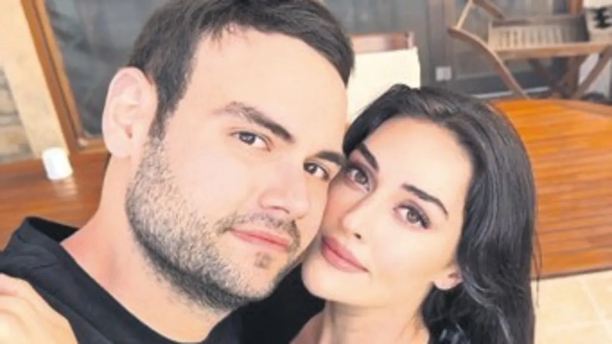 İki sevgili yine tatilde