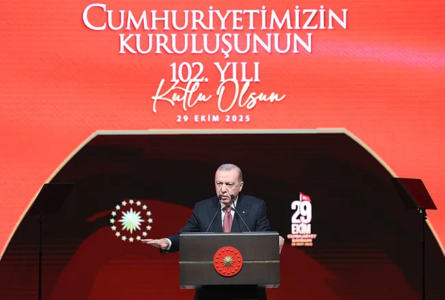 son-dakika-baskan-erdogandan-tarihi-gunde-tarihi-mesajlar-terorun-sifirlandigi-turkiyeyi-insa-edecegiz-1761760211391.jpeg SON DAKİKA! Başkan Erdoğan'dan tarihi günde tarihi mesajlar: Terörün sıfırlandığı Türkiye'yi inşa edeceğiz