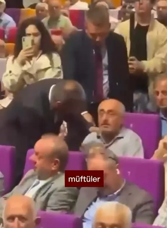 ak-parti-trabzon-il-meclisi-toplantisinda-kirli-algi-operasyonu-kuran-kurslarina-hakaret-edeni-kahraman-ilan-e-1781810503080.jpg