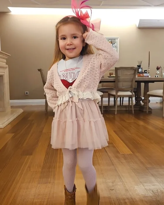 Babaannesinin kopyası! Alişan ve Buse Varol’un küçük kızı Eliz artık 4 yaşında!