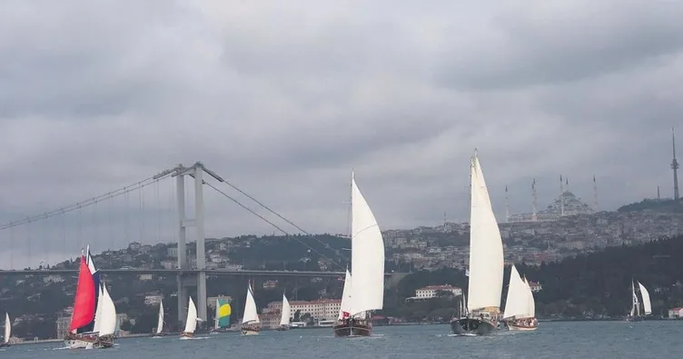 İstanbul Boğazı’nda yatlı kortej