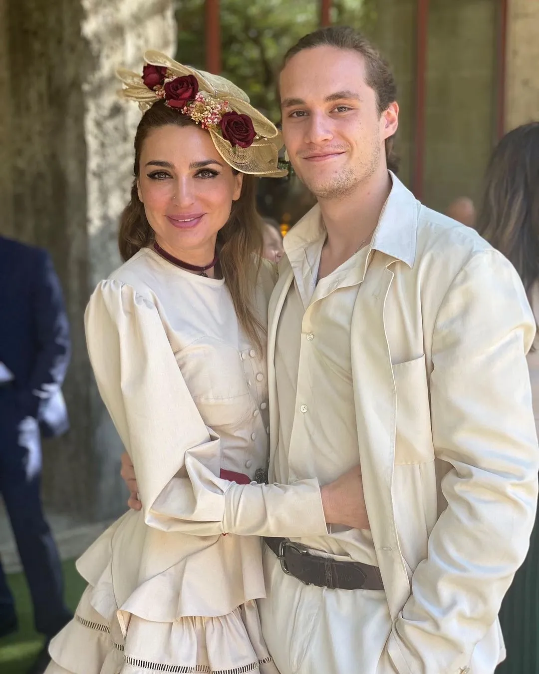 Herkes kısa sürer sandı... Bilge Öztürk kendisinden 22 yaş küçük aşkı Daren Gerede ile... - Galeri - Magazin