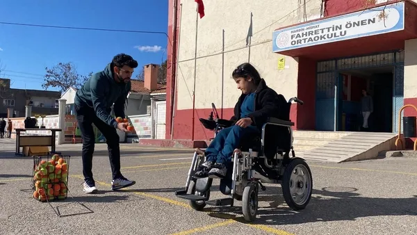 midyatta-engelli-ogrencisine-spor-yaptiran-vefakar-ogretmen-1740492296896.jpg