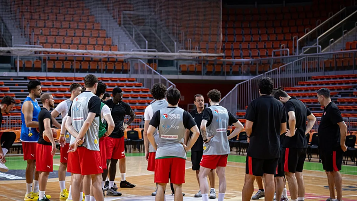 A Milli Erkek Basketbol Takımı oyuncuları antrenmanda