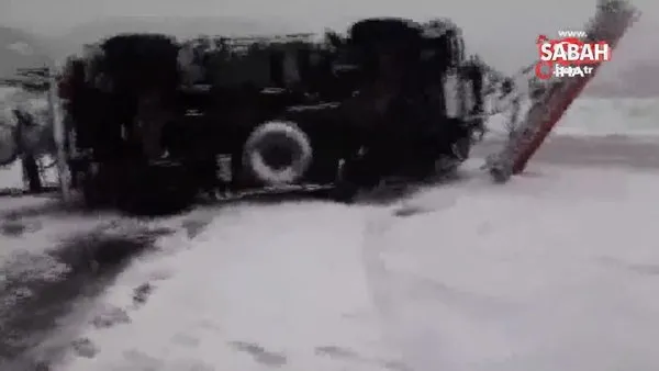 Balıkesir'de kar küreme aracının devrilme anı saniye saniye böyle görüntülendi