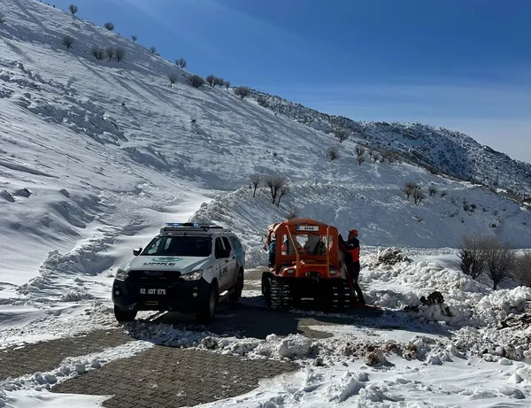 karla-kapli-nemrut-daginda-rahatsizlanan-guvenlik-gorevlisi-kurtarildi-1769008874154.jpg