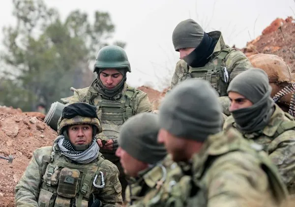 Sabah Mehmetçik'i cephede görüntüledi