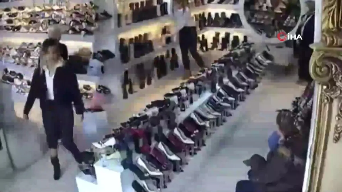 Hatay’da 4.2 büyüklüğündeki depremde yaşanan panik anları kamerada videosunu izle Hatay’da 4.2 büyüklüğündeki depremde yaşanan panik anları kamerada videosunu izle