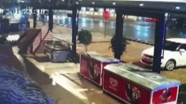 Antalya'da midibüsün polis aracına çarptığı kazanın görüntüleri ortaya çıktı