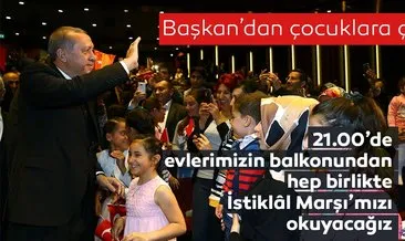 Başkan Erdoğan’dan çocuklara çağrı: 21.00’de evlerimizin balkonundan hep birlikte İstiklâl Marşı’mızı okuyacağız.