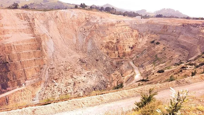 Nijerya’da peş peşe trajedi: Silahlı saldırı ülkeyi sarstı! Maden ocağı yerle bir oldu