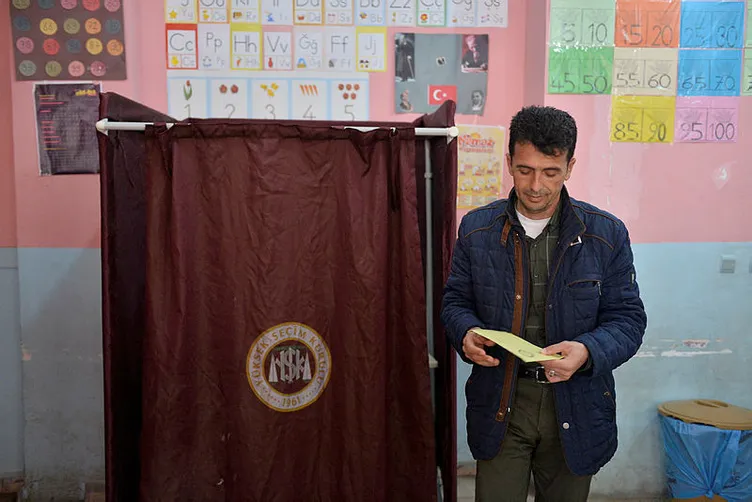 Türkiye sandık başında! 57 milyon seçmen tercihini yapıyor