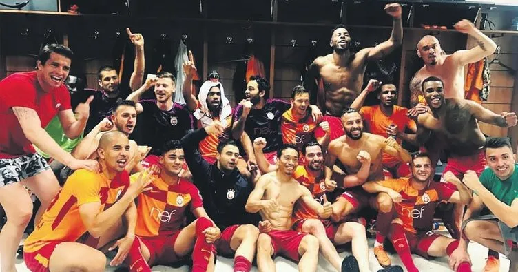 Galatasaray zirvede 4 köşe