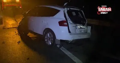 Bariyerlere çarpan otomobilin motoru yerinden fırladı: 4 yaralı | Video