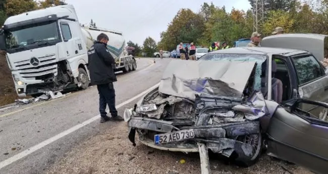 Ordu’da TIR ile otomobil çarpıştı: 3 ölü var! Ordu’da TIR ile otomobil çarpıştı: 3 ölü var!