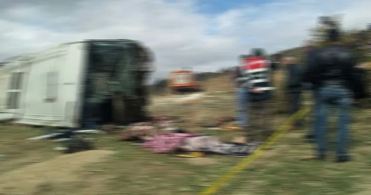 Rus turistleri taşıyan midibüs devrildi: 17 yaralı