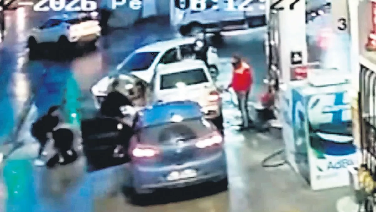 Uslanmaz hırsız eve girip araba çaldı