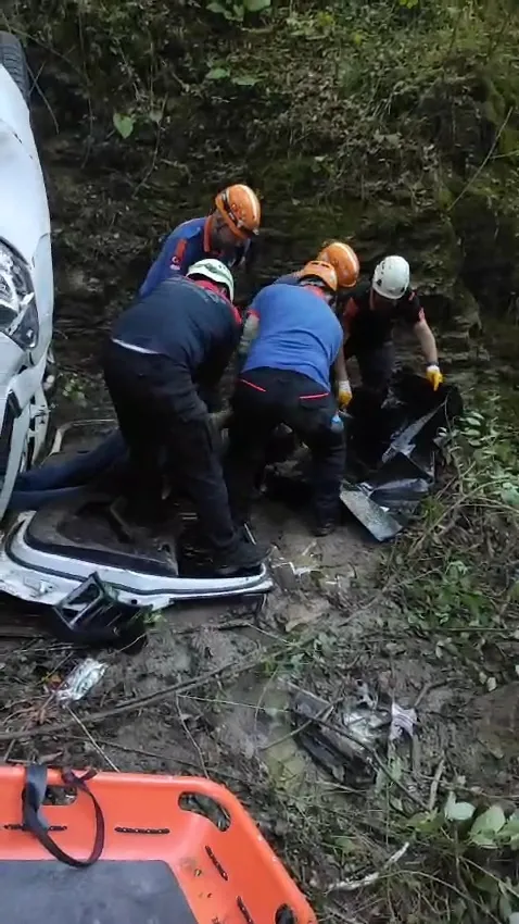 samsunda-feci-kaza-tam-8-saat-sonra-yardim-cagirabildi-arkadasi-olay-yerinde-can-verdi-1726322087988.jpg