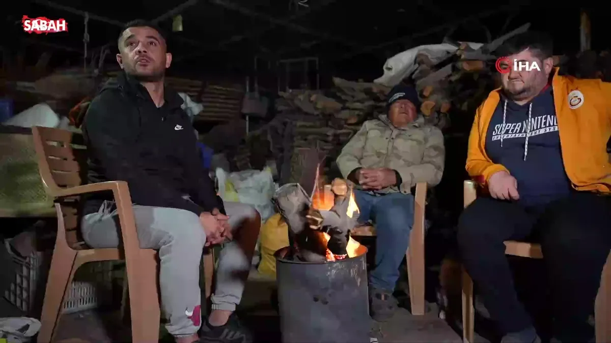 Denizli’de 5.1’lik depremin ardından yaşanan artçılardan korkan vatandaşlar dışarda sabahladı | Video videosunu izle Denizli’de 5.1’lik depremin ardından yaşanan artçılardan korkan vatandaşlar dışarda sabahladı | Video videosunu izle