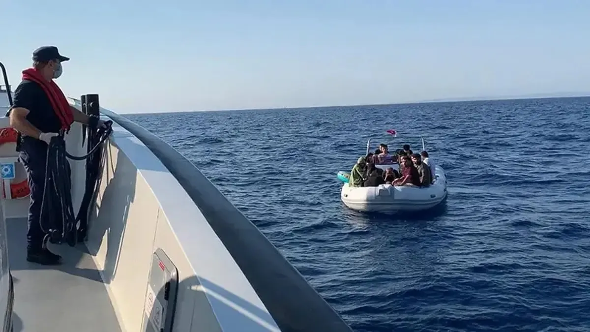 Marmaris'te 16 düzensiz göçmen kurtarıldı, 20 göçmen yakalandı