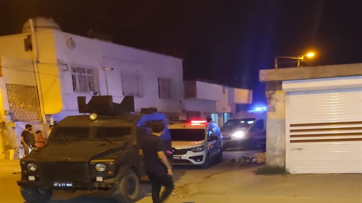 Mardin'de dehşet! Kardeşler arasında silahlı kavga: 2 yaralı Mardin'de dehşet! Kardeşler arasında silahlı kavga: 2 yaralı